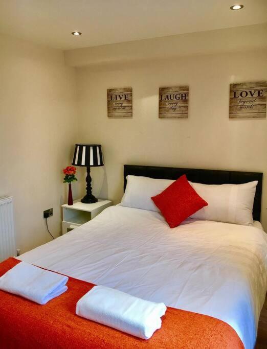 One Bedroom Flat In Apartamento *